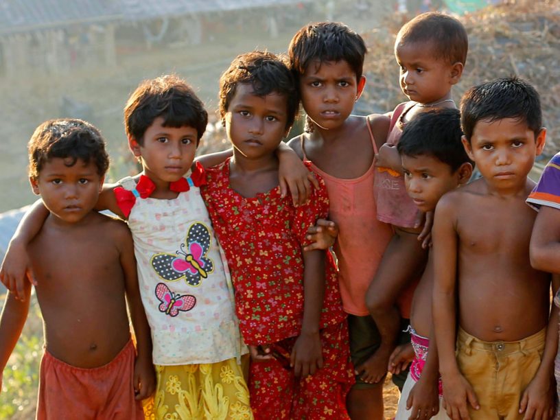 Geflüchtet vor der Gewalt in ihrer Heimat: Rohingya-Kinder im Balukhali-Camp in Bangladesch. Foto: Abir Abdullah / European Pressphoto-Agency